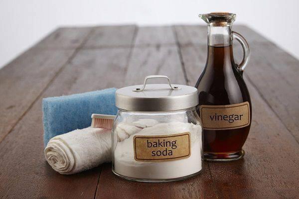 cleaning agent baking soda with vinegar