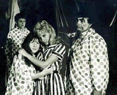 Από την ταινία Θεέ μου, δώσ' μου το φως μου (1963), όπου εμφανίζεται η 10χρονη Σόφη με τον πατέρα της, τη Μίρκα Καλατζοπούλου και τον Γιάννη Καλατζόπουλο